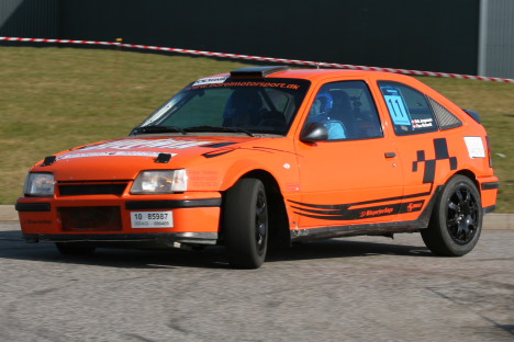 YM2 - Erik Jørgensen/Thomas Roth Hansen i deres Opel Kadett 16 V.